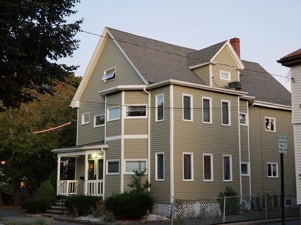 2 bed, 1 bath apartment for rent at 7 Superior St Unit 1, Swampscott