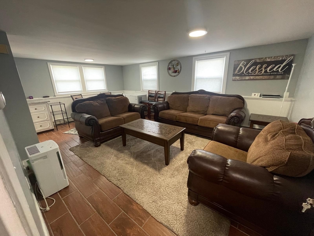 1 bed, 1 bath apartment for rent at 7 Susan Rd Unit 2, Easton — photo 6 of 16