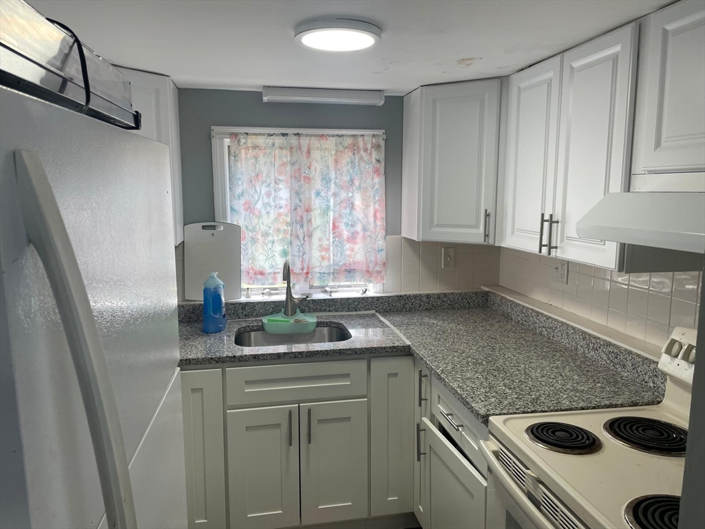 1 bed, 1 bath apartment for rent at 7 Susan Rd Unit 2, Easton — photo 3 of 16