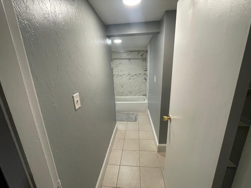1 bed, 1 bath apartment for rent at 7 Susan Rd Unit 2, Easton — photo 15 of 16