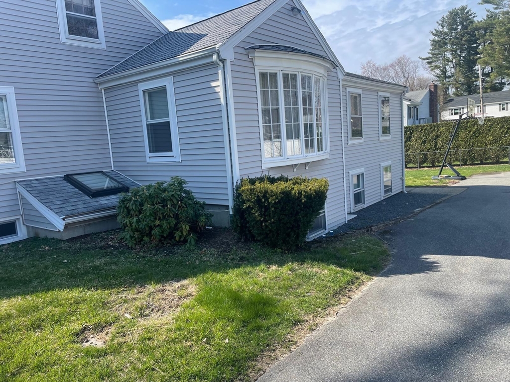 1 bed, 1 bath apartment for rent at 7 Susan Rd Unit 2, Easton — photo 1 of 16