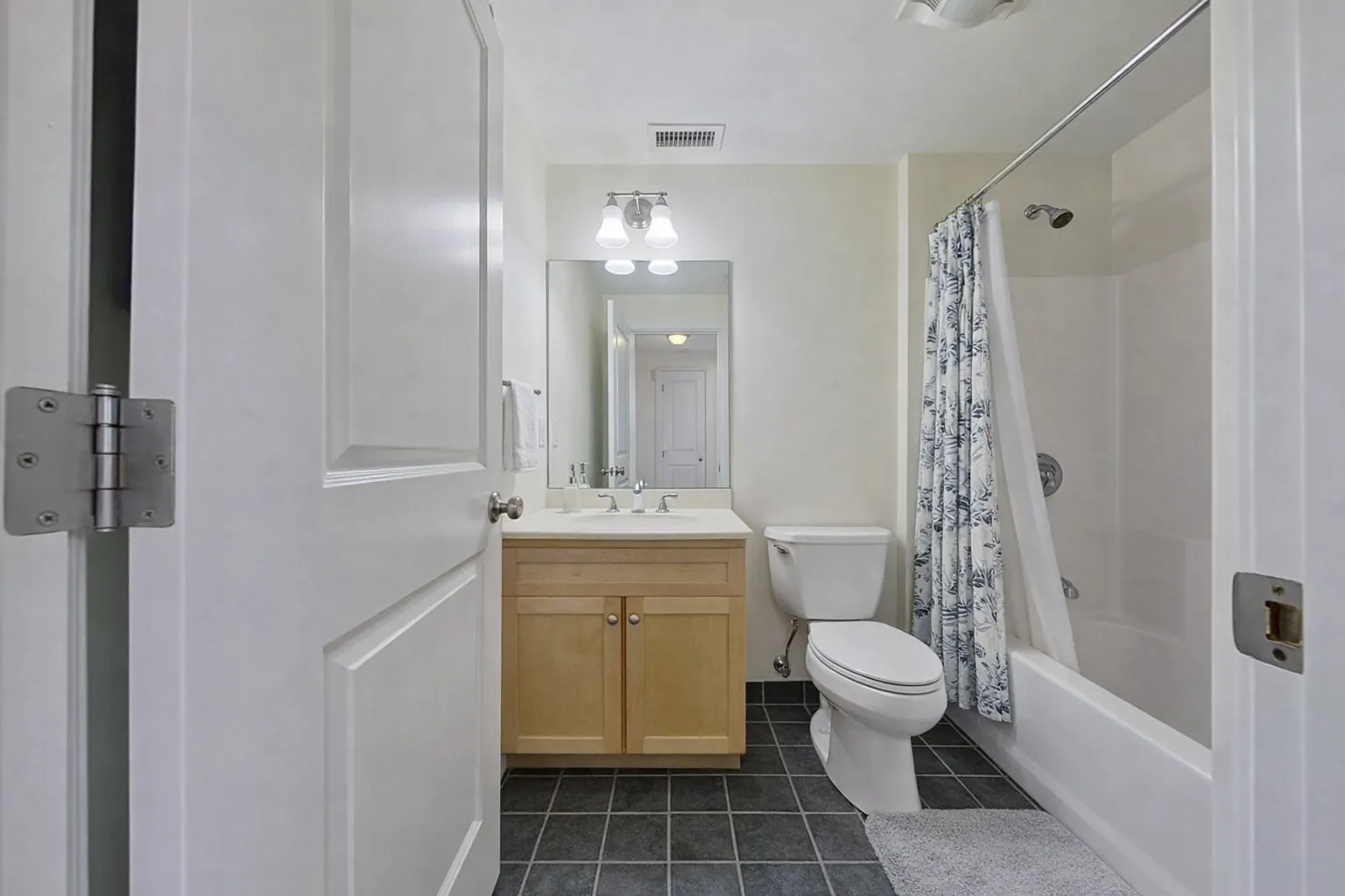 2 bed, 1 bath apartment for rent at 7 Sutherland Rd Unit 201, Brighton — photo 2 of 6