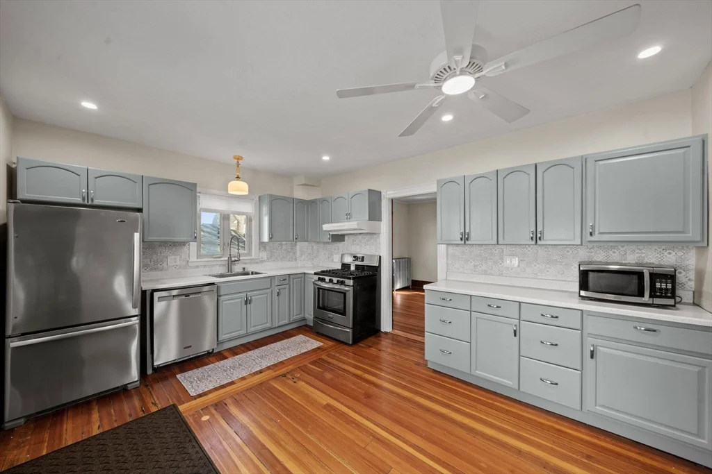 3 bed, 2 bath apartment for rent at 7 Sweetser Ave, Reading — photo 23 of 34