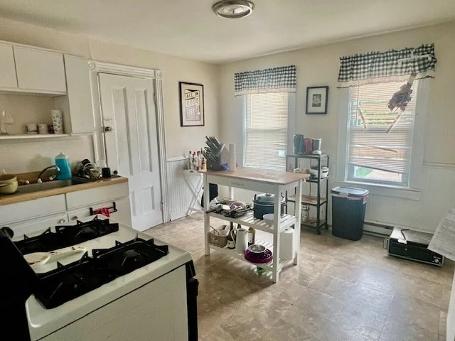 1 bed, 1 bath apartment for rent at 7 Taylor St Unit 3, Medford — photo 2 of 6