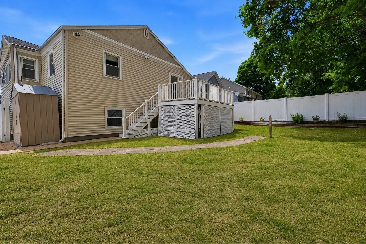 4 bed, 1 bath apartment for rent at 7 Taylor Unit 2, Saugus — photo 2 of 13
