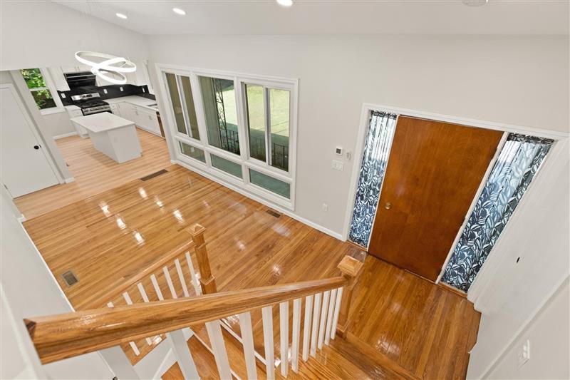 5 bed, 2 bath apartment for rent at 7 Thornberry Rd Unit 1, Winchester — photo 7 of 36