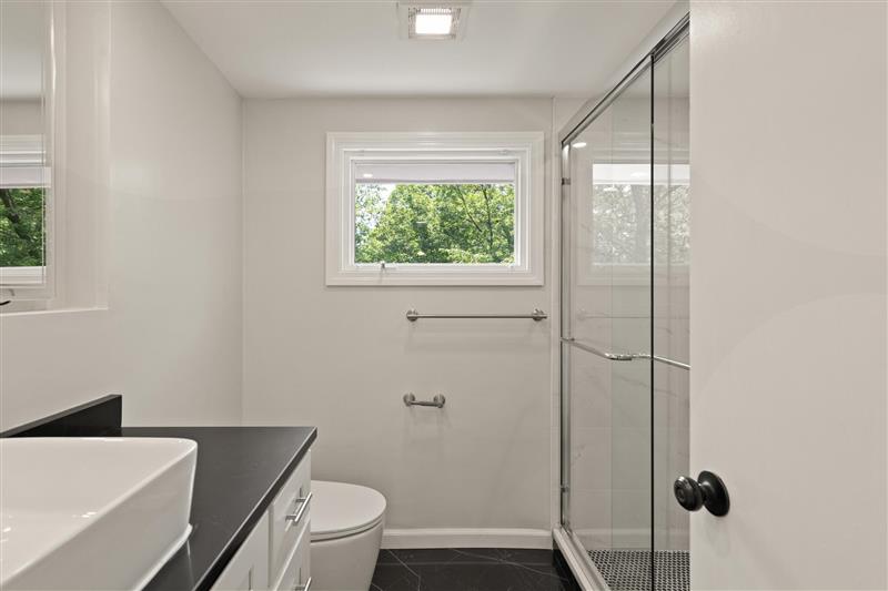 5 bed, 2 bath apartment for rent at 7 Thornberry Rd Unit 1, Winchester — photo 8 of 36