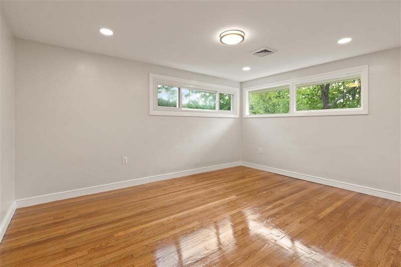 5 bed, 2 bath apartment for rent at 7 Thornberry Rd Unit 1, Winchester — photo 13 of 36