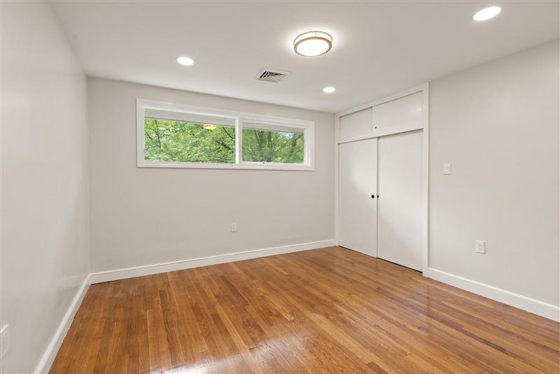 5 bed, 2 bath apartment for rent at 7 Thornberry Rd Unit 1, Winchester — photo 12 of 36