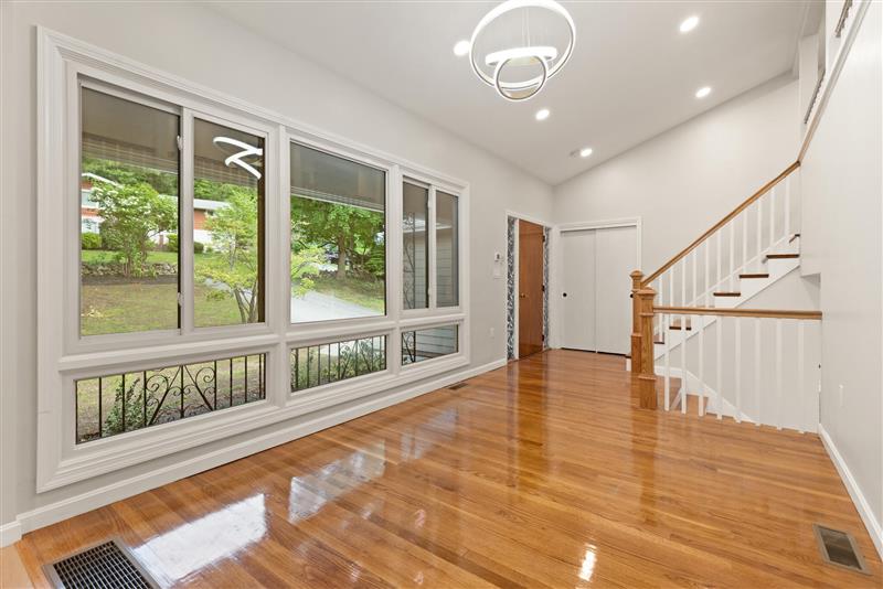 5 bed, 2 bath apartment for rent at 7 Thornberry Rd Unit 1, Winchester — photo 16 of 36