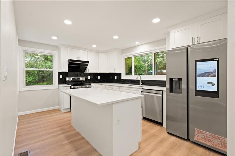 5 bed, 2 bath apartment for rent at 7 Thornberry Rd Unit 1, Winchester — photo 4 of 36