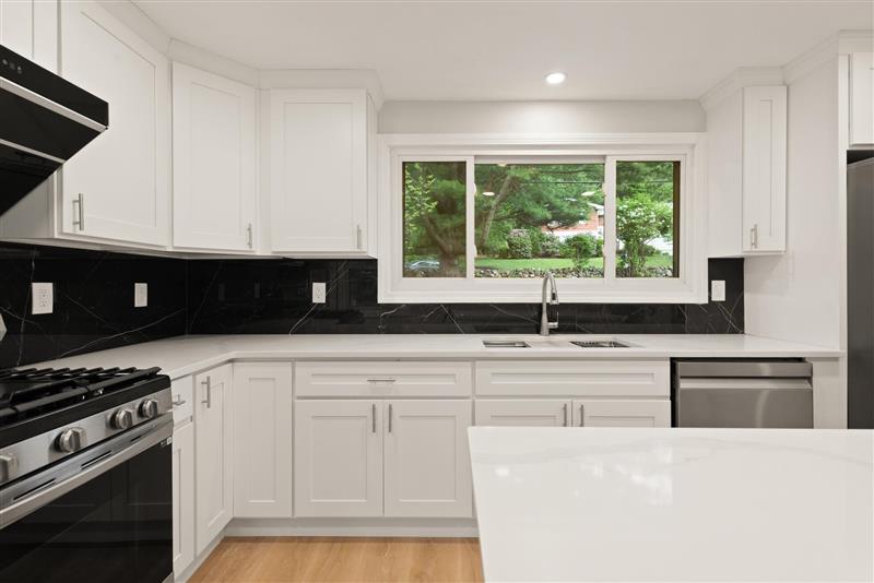 5 bed, 2 bath apartment for rent at 7 Thornberry Rd Unit 1, Winchester — photo 2 of 36