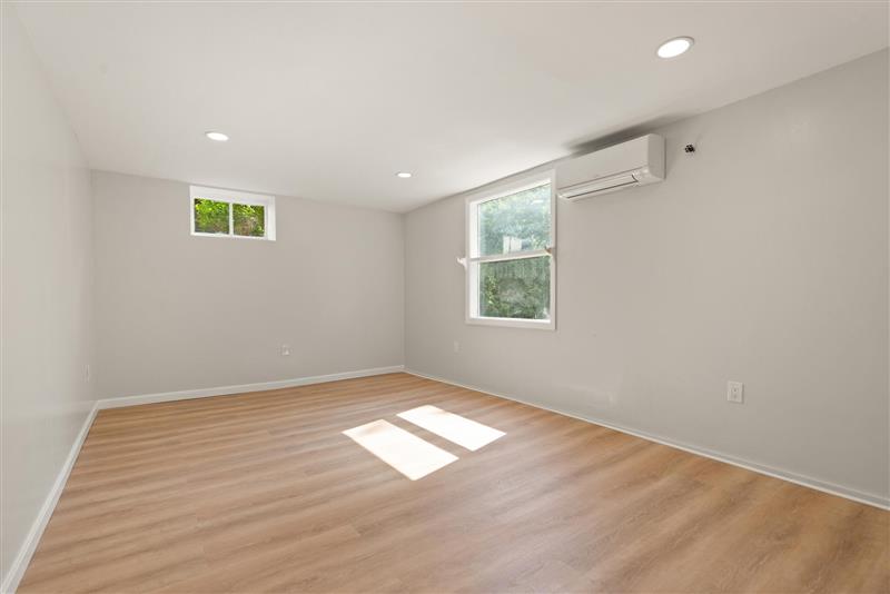 5 bed, 2 bath apartment for rent at 7 Thornberry Rd Unit 1, Winchester — photo 10 of 36