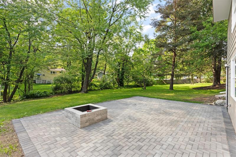 5 bed, 2 bath apartment for rent at 7 Thornberry Rd Unit 1, Winchester — photo 28 of 36