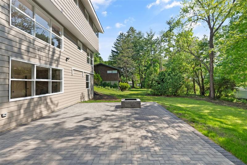 5 bed, 2 bath apartment for rent at 7 Thornberry Rd Unit 1, Winchester — photo 32 of 36