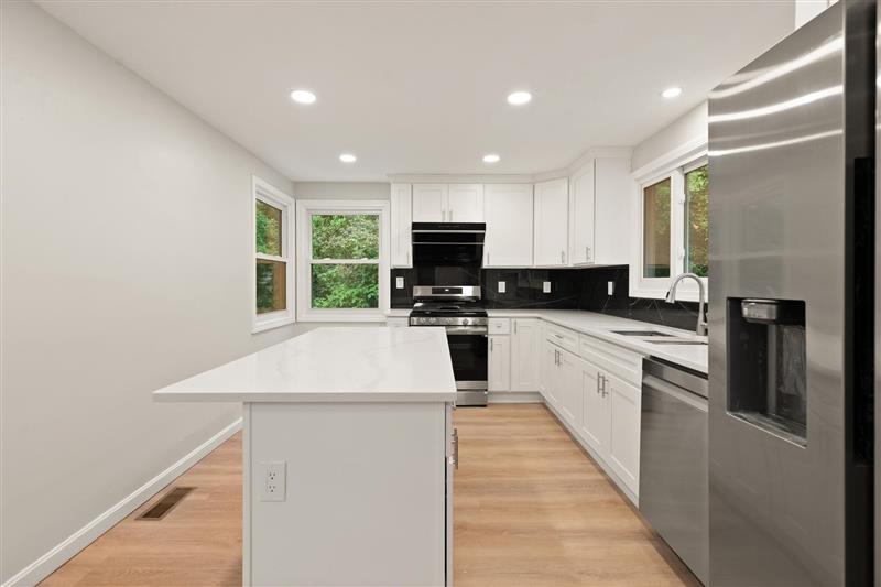 5 bed, 2 bath apartment for rent at 7 Thornberry Rd Unit 1, Winchester — photo 3 of 36