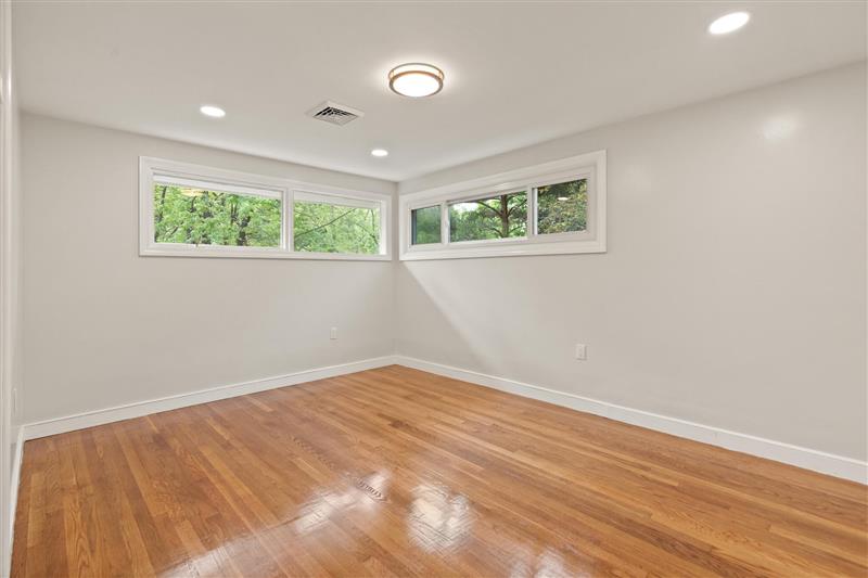 5 bed, 2 bath apartment for rent at 7 Thornberry Rd Unit 1, Winchester — photo 11 of 36