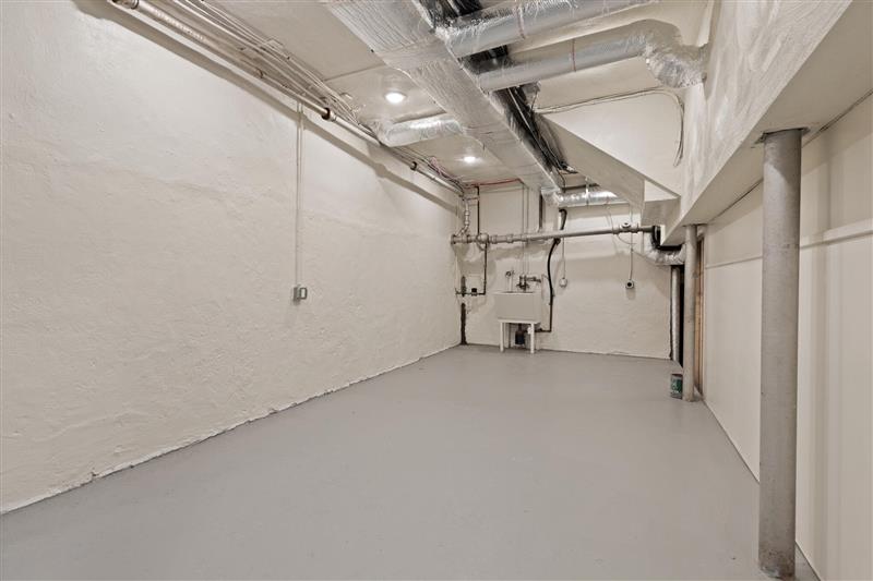 5 bed, 2 bath apartment for rent at 7 Thornberry Rd Unit 1, Winchester — photo 33 of 36