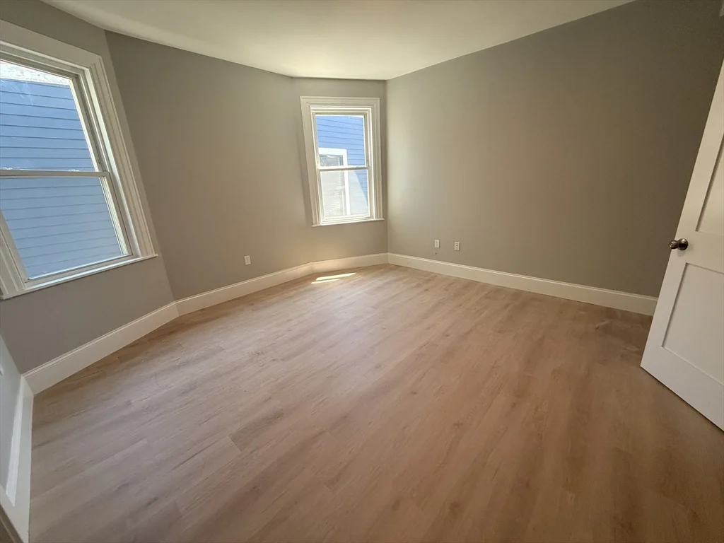 4 bed, 4+ bath apartment for rent at 7 Thornley St Unit 2, Dorchester — photo 7 of 8