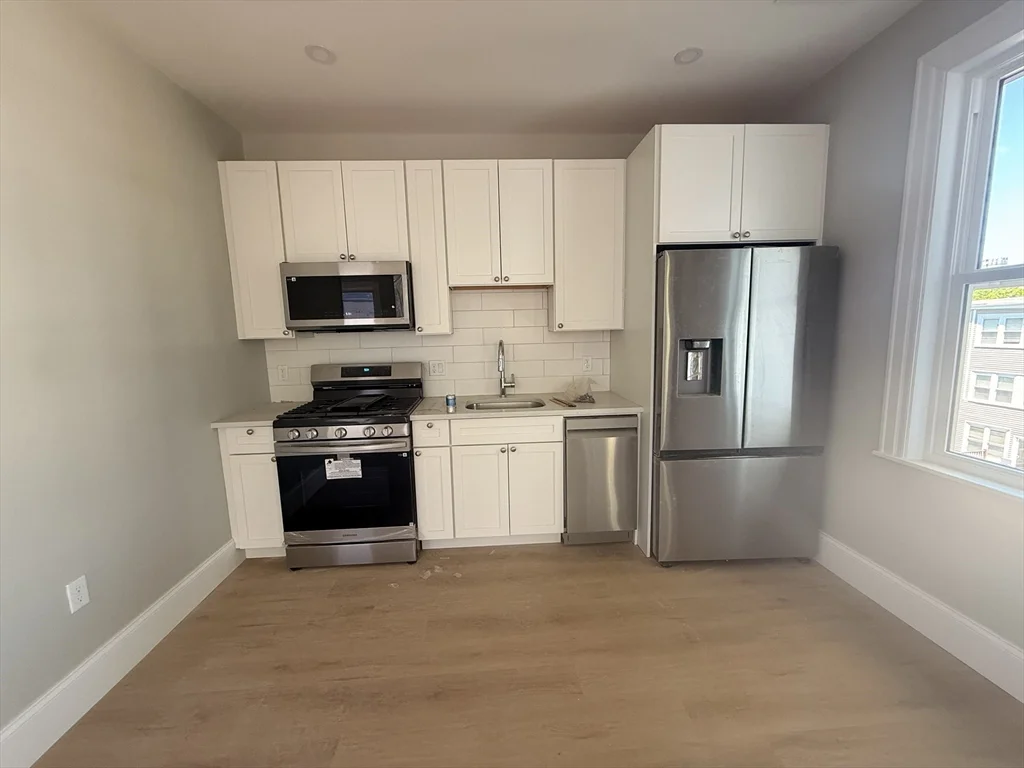 4 bed, 4+ bath apartment for rent at 7 Thornley St Unit 2, Dorchester — photo 1 of 8