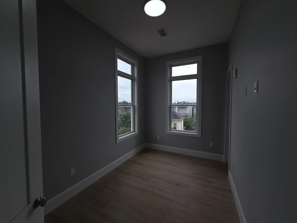 4 bed, 4+ bath apartment for rent at 7 Thornley St Unit 3, Dorchester — photo 12 of 17