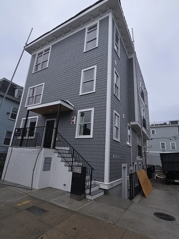 4 bed, 4+ bath apartment for rent at 7 Thornley St Unit 3, Dorchester — photo 17 of 17