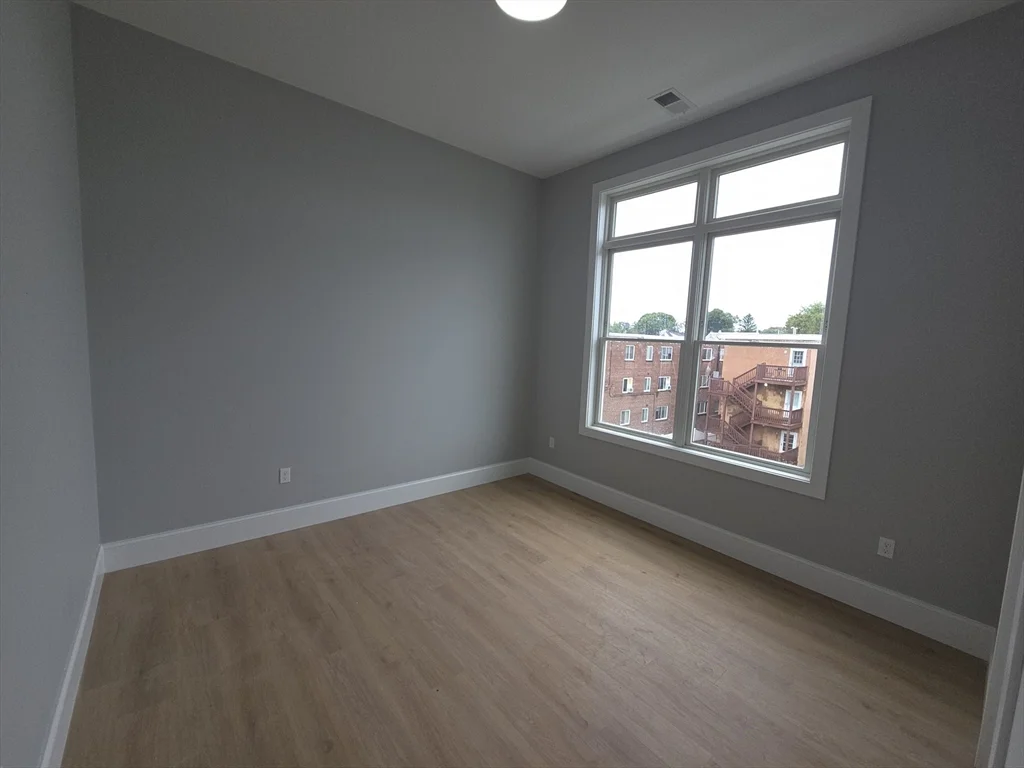 4 bed, 4+ bath apartment for rent at 7 Thornley St Unit 3, Dorchester — photo 6 of 17