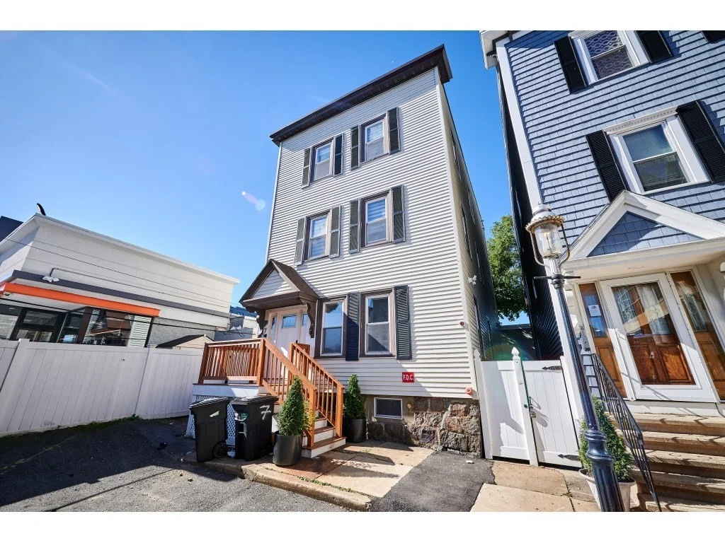 2 bed, 1 bath apartment for rent at 7 Transit St Unit A, South Boston — photo 15 of 17
