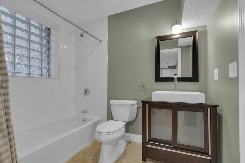 4 bed, 3 bath apartment for rent at 7 Tuckerman Unit A, South Boston — photo 19 of 26
