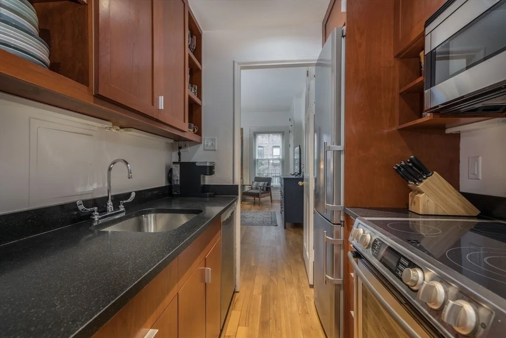 2 bed, 2 bath apartment for rent at 7 Union Park Unit 3, South End — photo 5 of 17