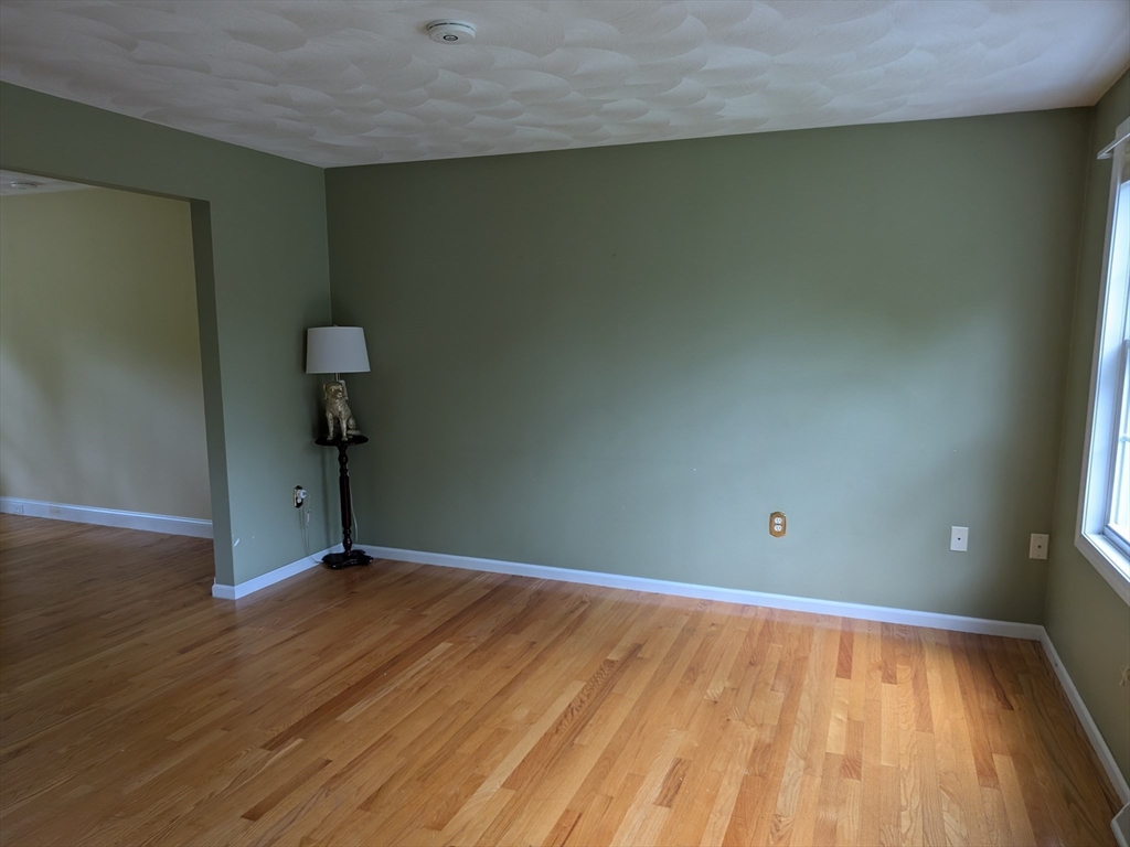 4 bed, 2 bath apartment for rent at 7 Van Norden Rd, Burlington — photo 13 of 16