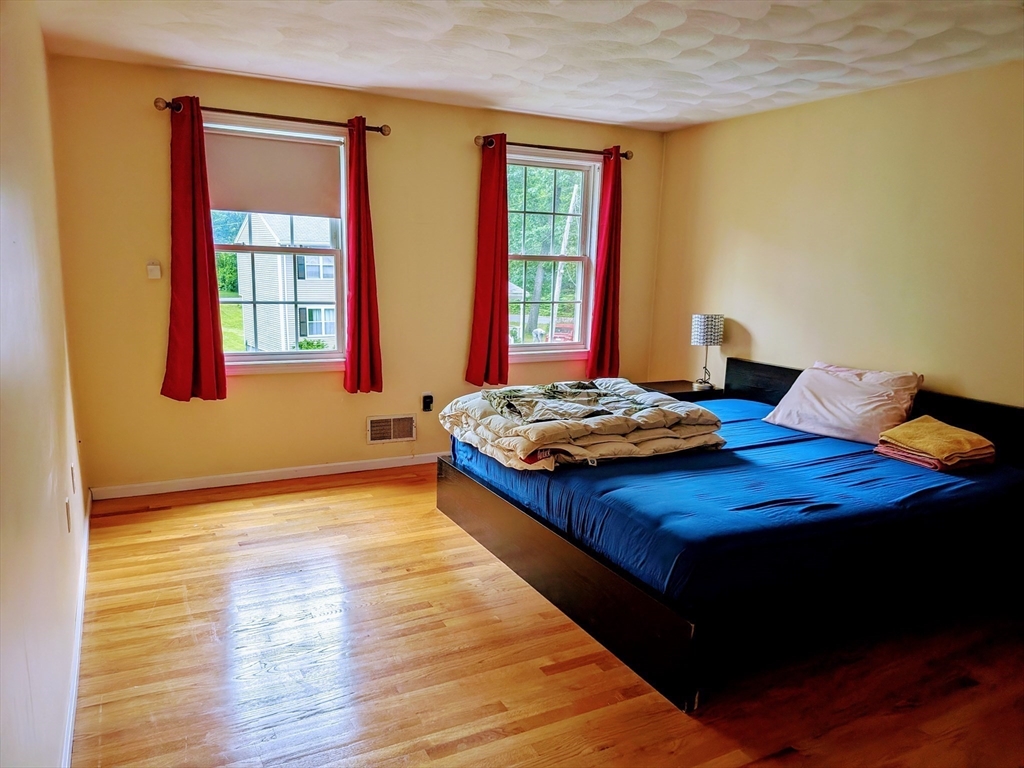 4 bed, 2 bath apartment for rent at 7 Van Norden Rd, Burlington — photo 11 of 16