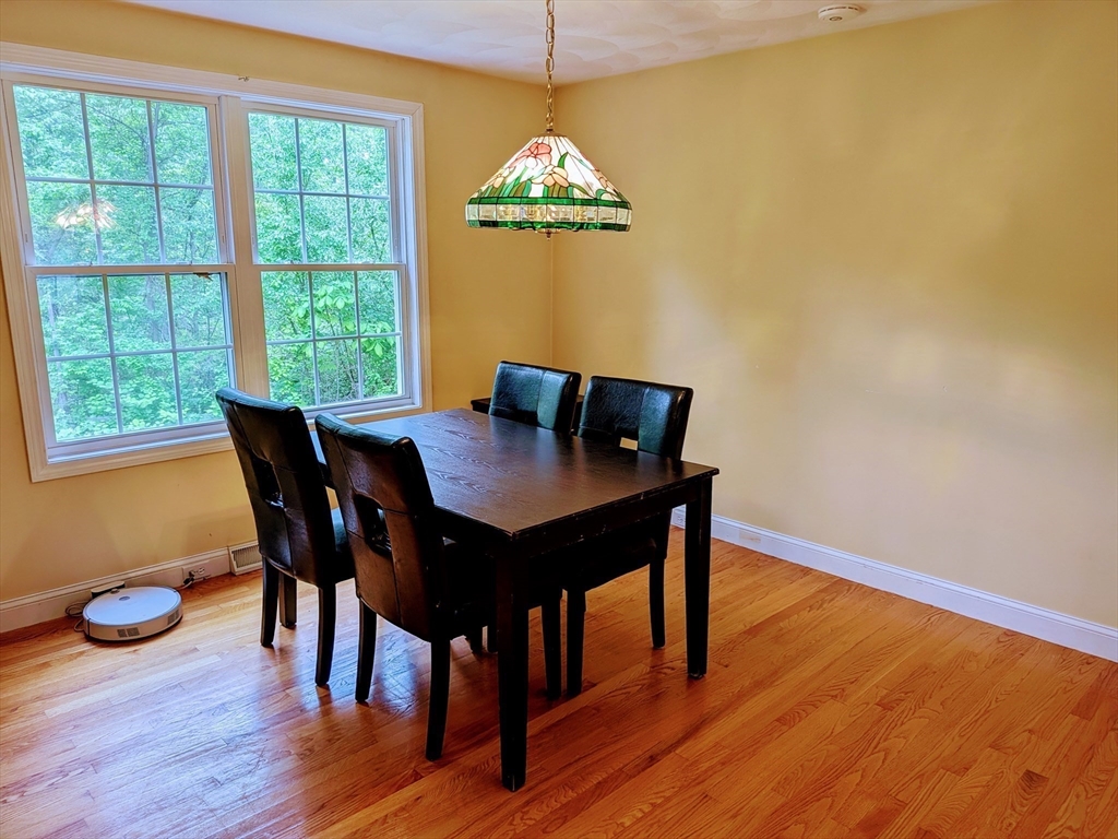 4 bed, 2 bath apartment for rent at 7 Van Norden Rd, Burlington — photo 4 of 16
