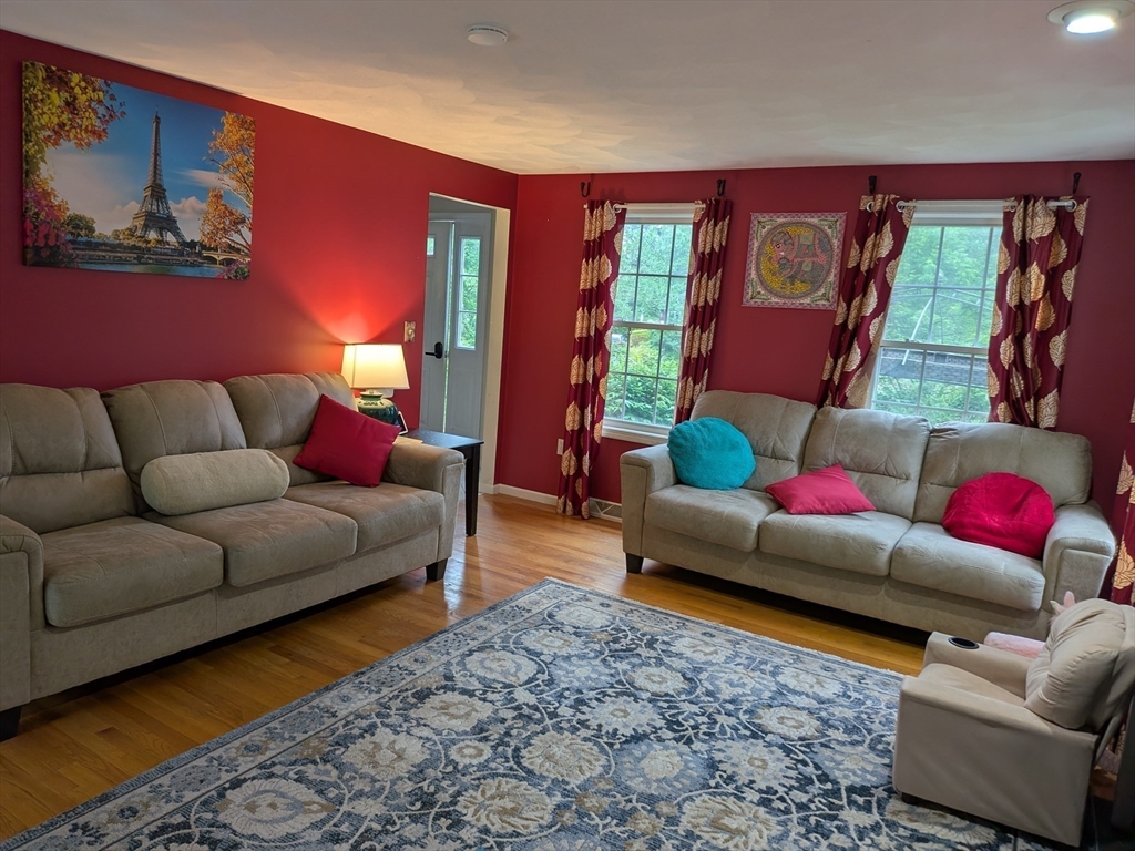 4 bed, 2 bath apartment for rent at 7 Van Norden Rd, Burlington — photo 7 of 16