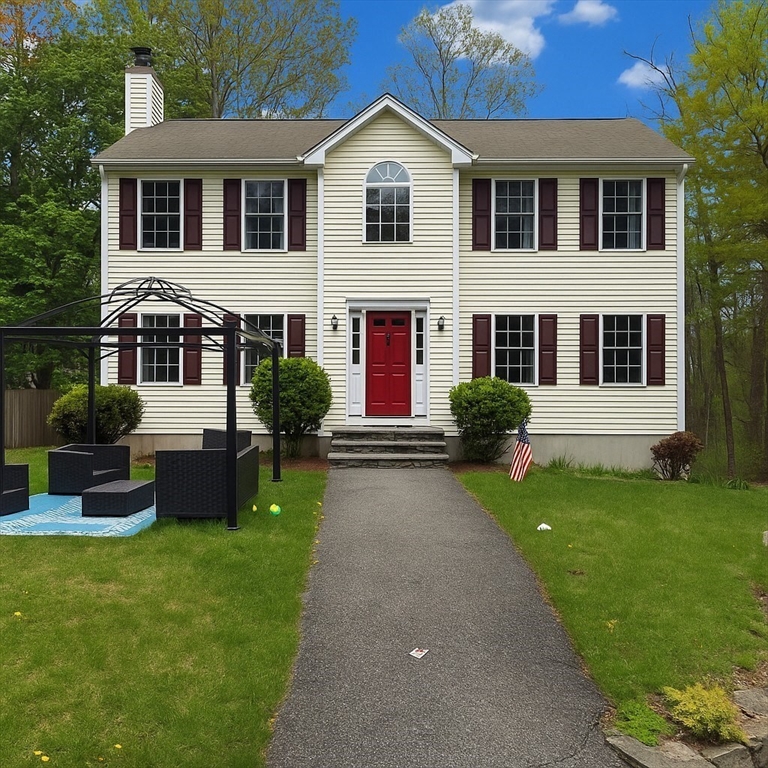 4 bed, 2 bath apartment for rent at 7 Van Norden Rd Unit 7, Burlington — photo 1 of 12
