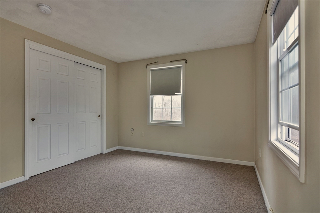 4 bed, 2 bath apartment for rent at 7 Van Norden Rd Unit 7, Burlington — photo 6 of 12