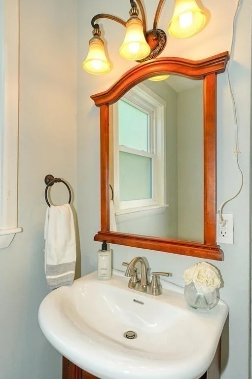 4 bed, 1 bath apartment for rent at 7 Vincent Ave, Belmont — photo 12 of 28