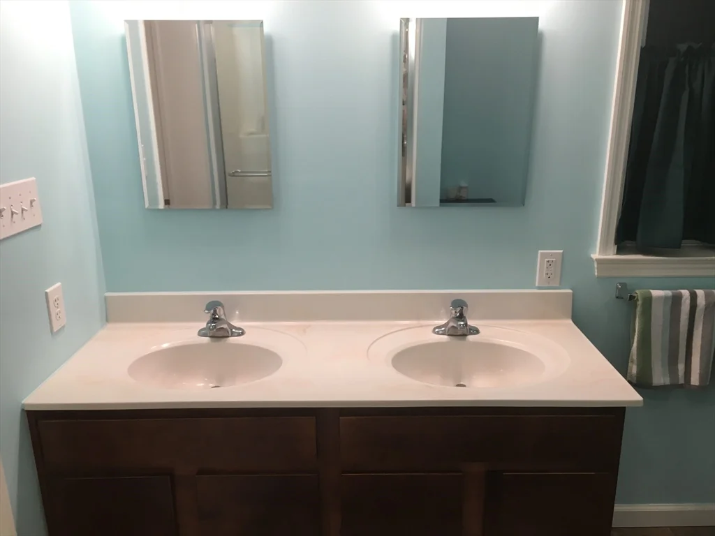 4 bed, 4+ bath apartment for rent at 7 Walnut St Unit 7, Needham — photo 5 of 32