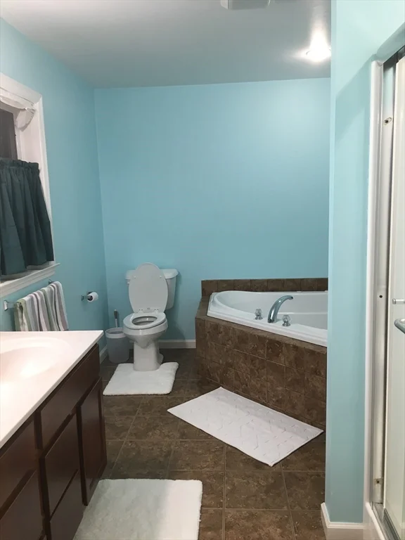 4 bed, 4+ bath apartment for rent at 7 Walnut St Unit 7, Needham — photo 4 of 32