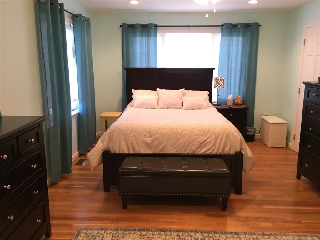 4 bed, 4+ bath apartment for rent at 7 Walnut St Unit 7, Needham — photo 13 of 32