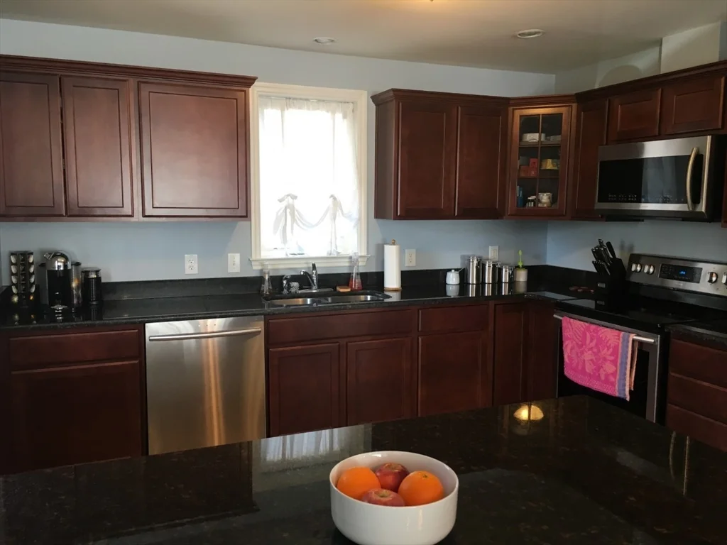 4 bed, 4+ bath apartment for rent at 7 Walnut St Unit 7, Needham — photo 27 of 32