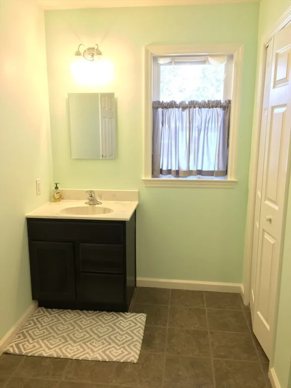 4 bed, 4+ bath apartment for rent at 7 Walnut St Unit 7, Needham — photo 16 of 32