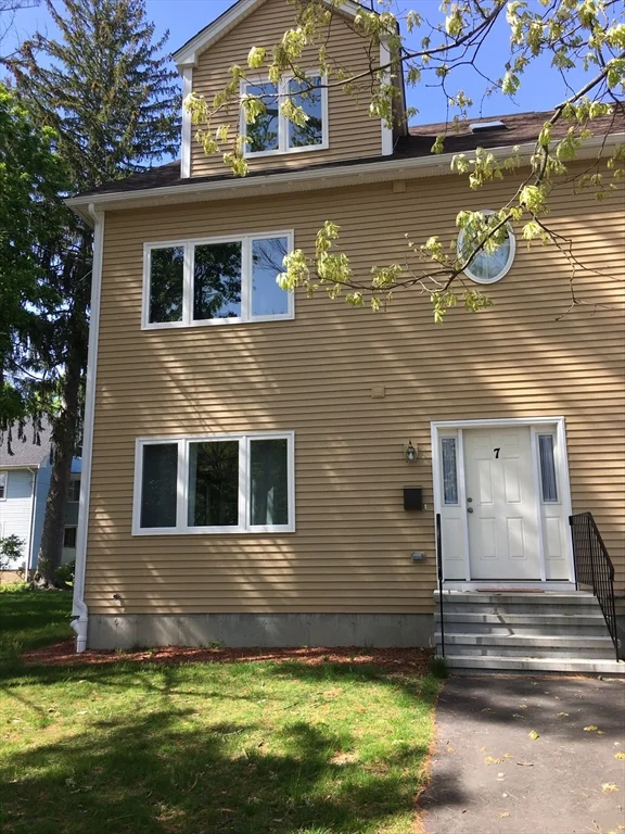 4 bed, 4+ bath apartment for rent at 7 Walnut St Unit 7, Needham — photo 1 of 32