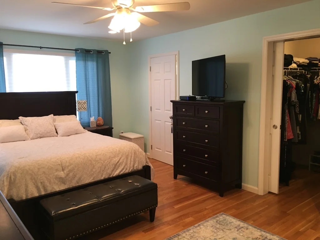 4 bed, 4+ bath apartment for rent at 7 Walnut St Unit 7, Needham — photo 15 of 32