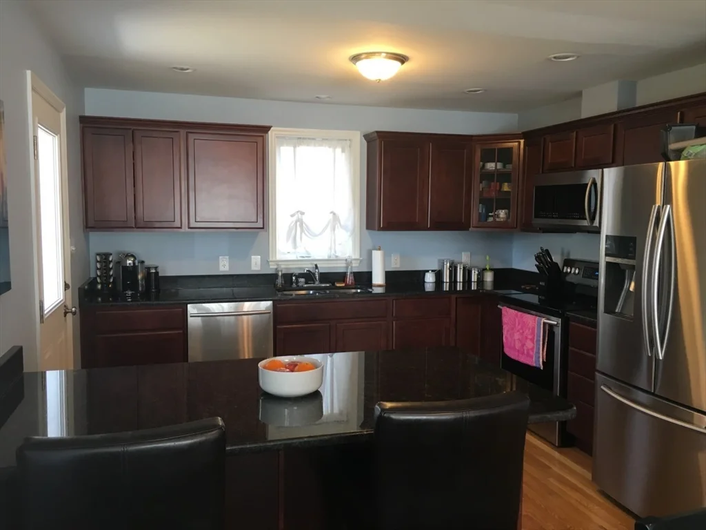4 bed, 4+ bath apartment for rent at 7 Walnut St Unit 7, Needham — photo 23 of 32