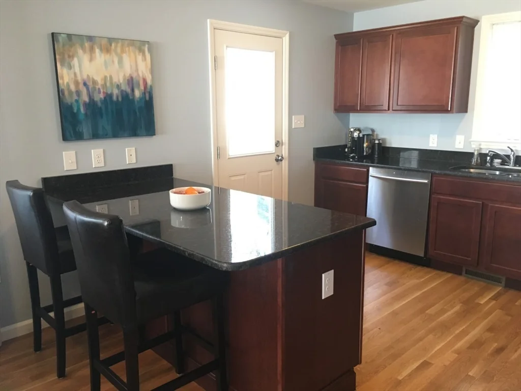 4 bed, 4+ bath apartment for rent at 7 Walnut St Unit 7, Needham — photo 28 of 32