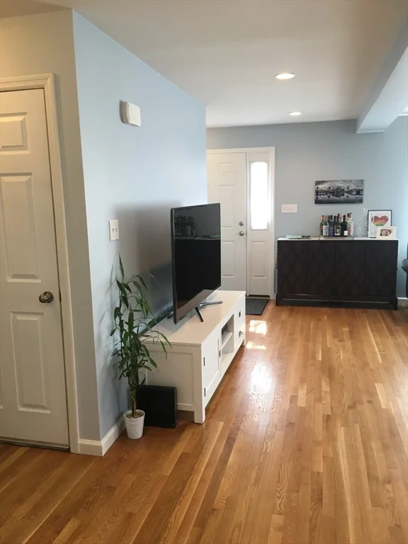 4 bed, 4+ bath apartment for rent at 7 Walnut St Unit 7, Needham — photo 22 of 32