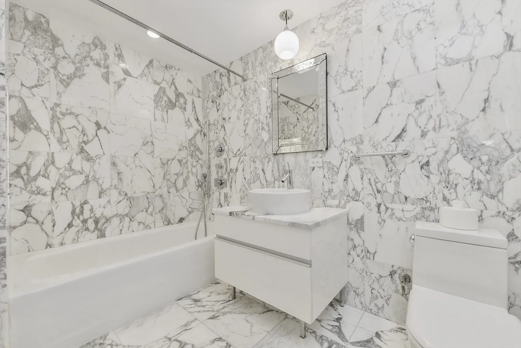 1 bed, 1 bath apartment for rent at 7 Warren Ave Unit 12, South End — photo 10 of 12