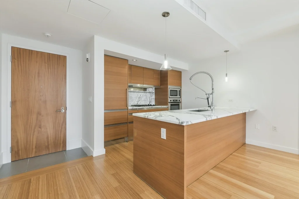 1 bed, 1 bath apartment for rent at 7 Warren Ave Unit 12, South End — photo 3 of 12