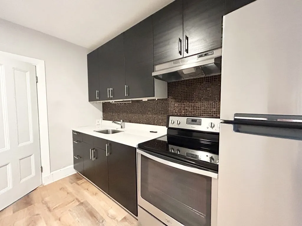 3 bed, 1 bath apartment for rent at 7 Warwick St Unit 1, South End — photo 1 of 6
